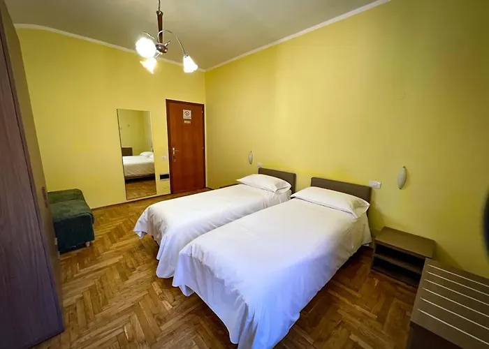La Coldra Hotel *